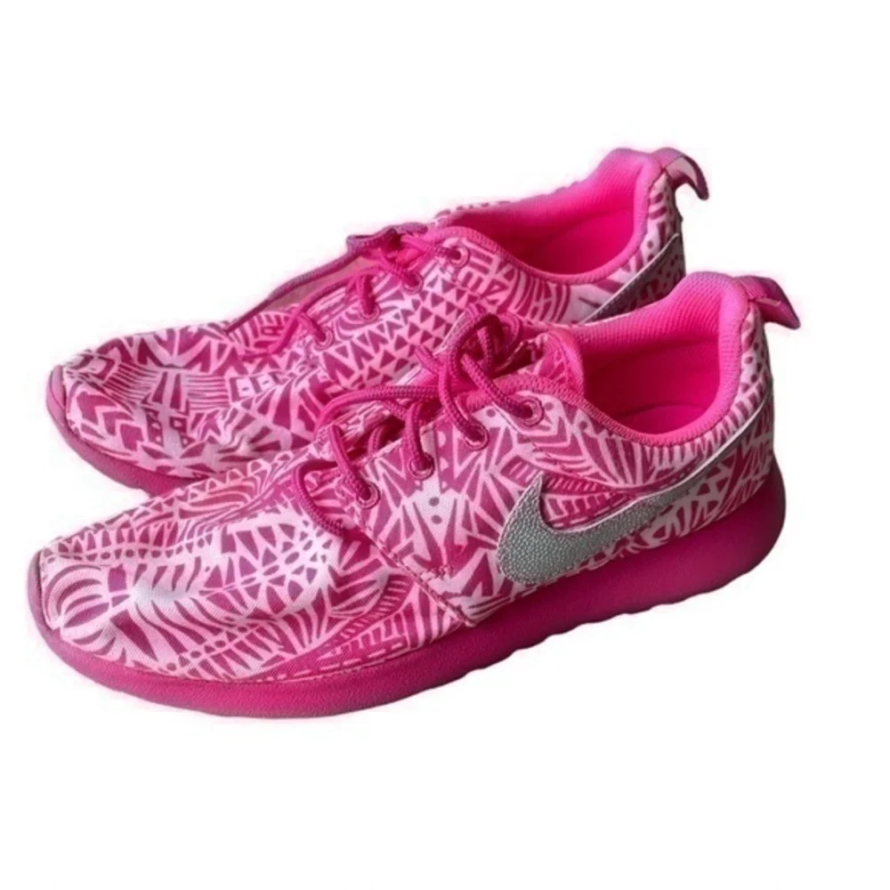 Nike Youth ROSHERUN PRINT ShoesWhite / Metallic Silver/Vivid Pink